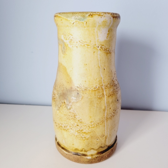 Hand Crafted Vintage Pottery Vase with Makers Mark - Picture 6 of 12